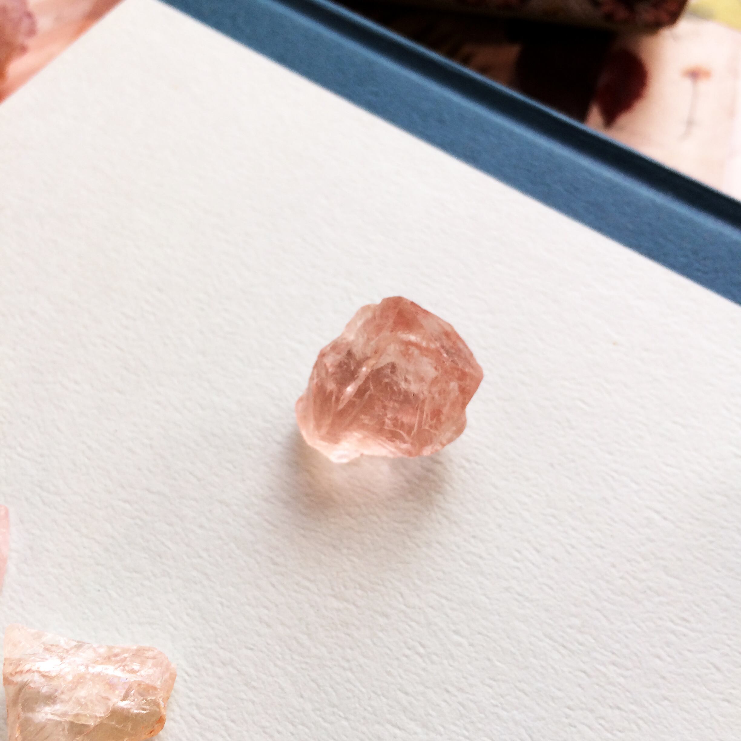 Pinkfluorite-奇跡 gemstone