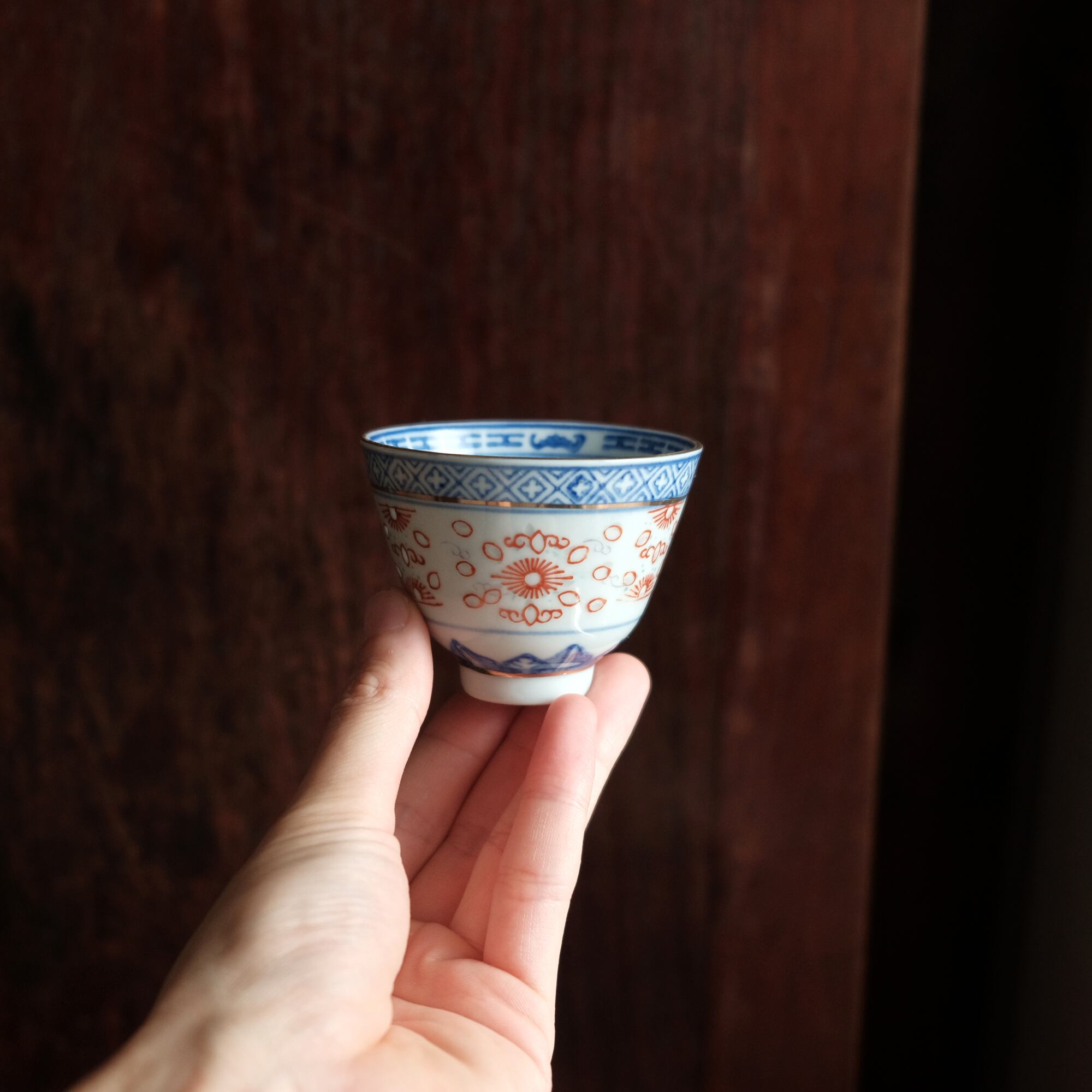 チャイナレトロで可愛い◇花と漢字。中国景徳鎮 赤絵金彩猪口 茶杯 蛍