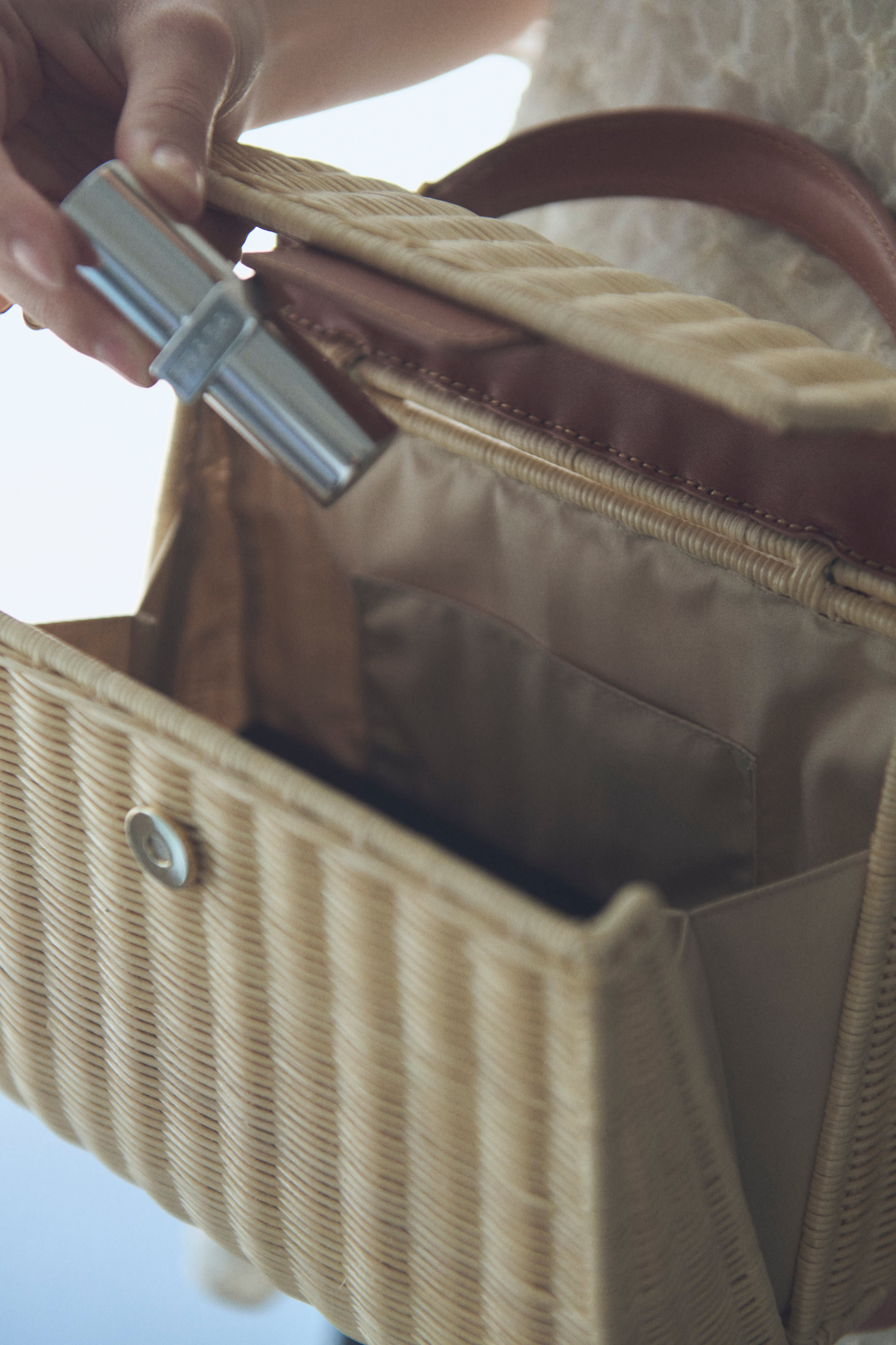 ブルレア Leather trimmed rattan bucketbag Leather trimmed rattan bucket bag | Bluelea