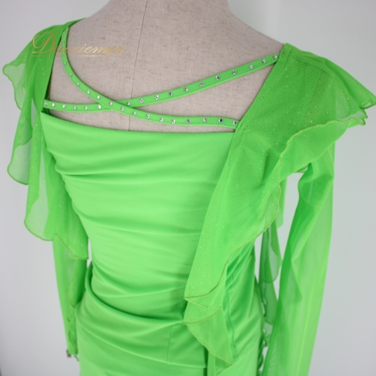 社交ダンス 衣装 スタンダード 上下セット ツーピース レッスンウェア パーティ衣装 Create-Sun クリエイトサン 黄緑 グリーン系 無地 フリル 輝く ラインストーン ジュニア ダンスウェア ダンス スカート トップス 伸縮性 ポリエステル 派手 発表会 フィットネス ストレッチ 軽量 おしゃれ ステージ 衣装 セットアップ