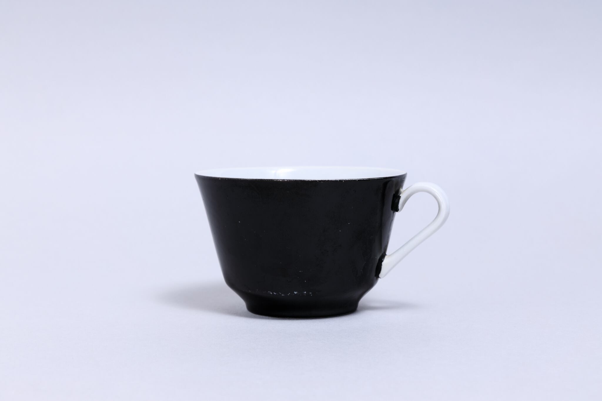 ヴィンテージ黒カップ kahla社 東ドイツ 0213