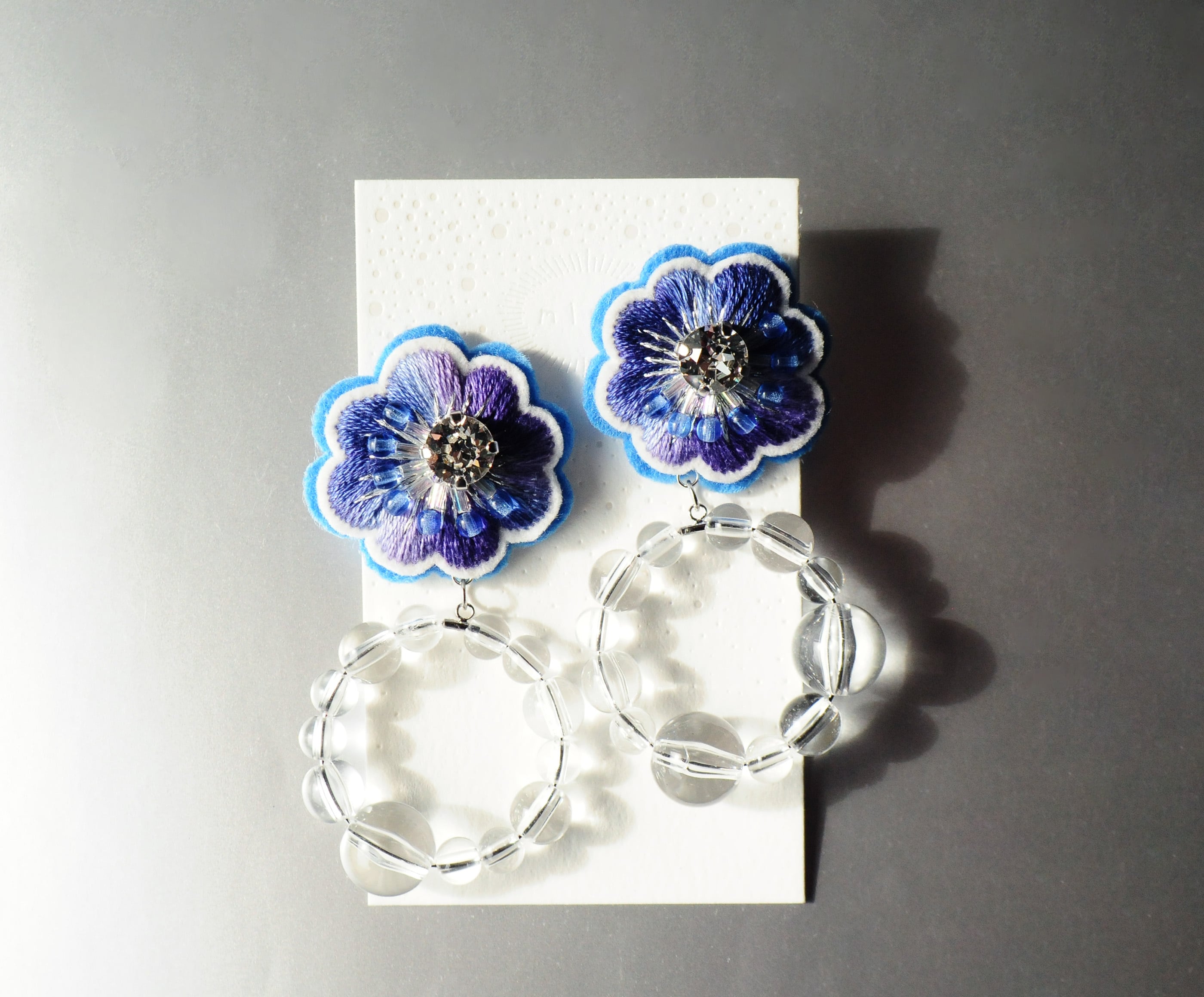 < No Name ~名前のない花~ >『 雫まとう花 』イヤリング