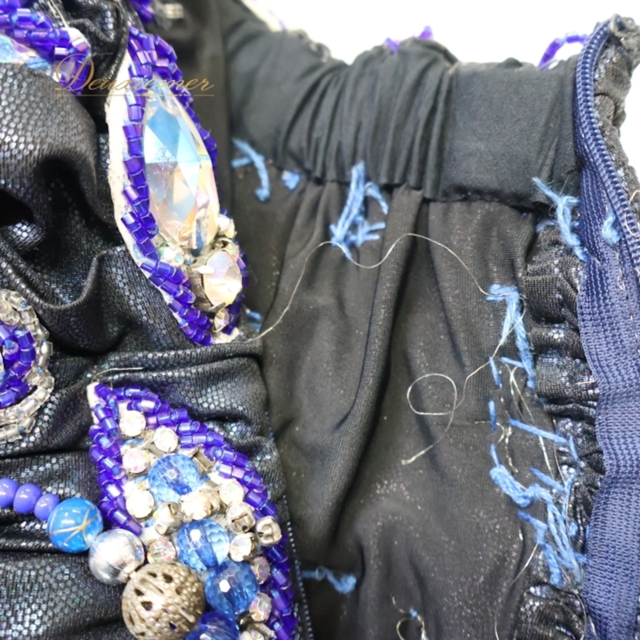 ベリーダンス オリエンタル 衣装 上下セット グリーン系 光沢 ラインストーン ビーズ ストレッチ 伸縮 高級感 スリット 華やか 装飾 豪華 煌びやか ストーン ダンス衣装 アーム 腕飾り トップス スカート ステージ 舞台 ゴージャス パープル系 ブルー系