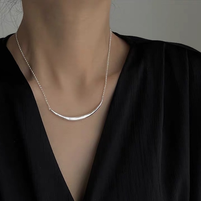 silver curve line necklace A-00556