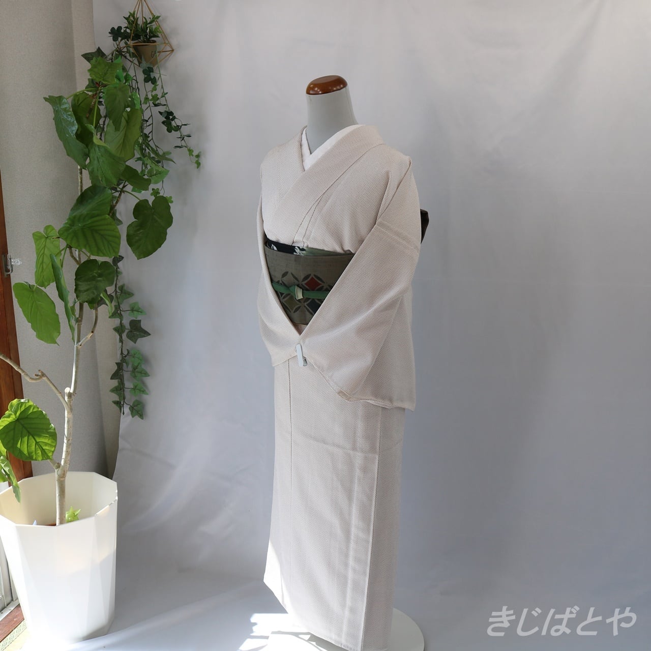 本塩沢 白地の単衣 | きじばとや 本塩沢 白地の単衣 | きじばとや