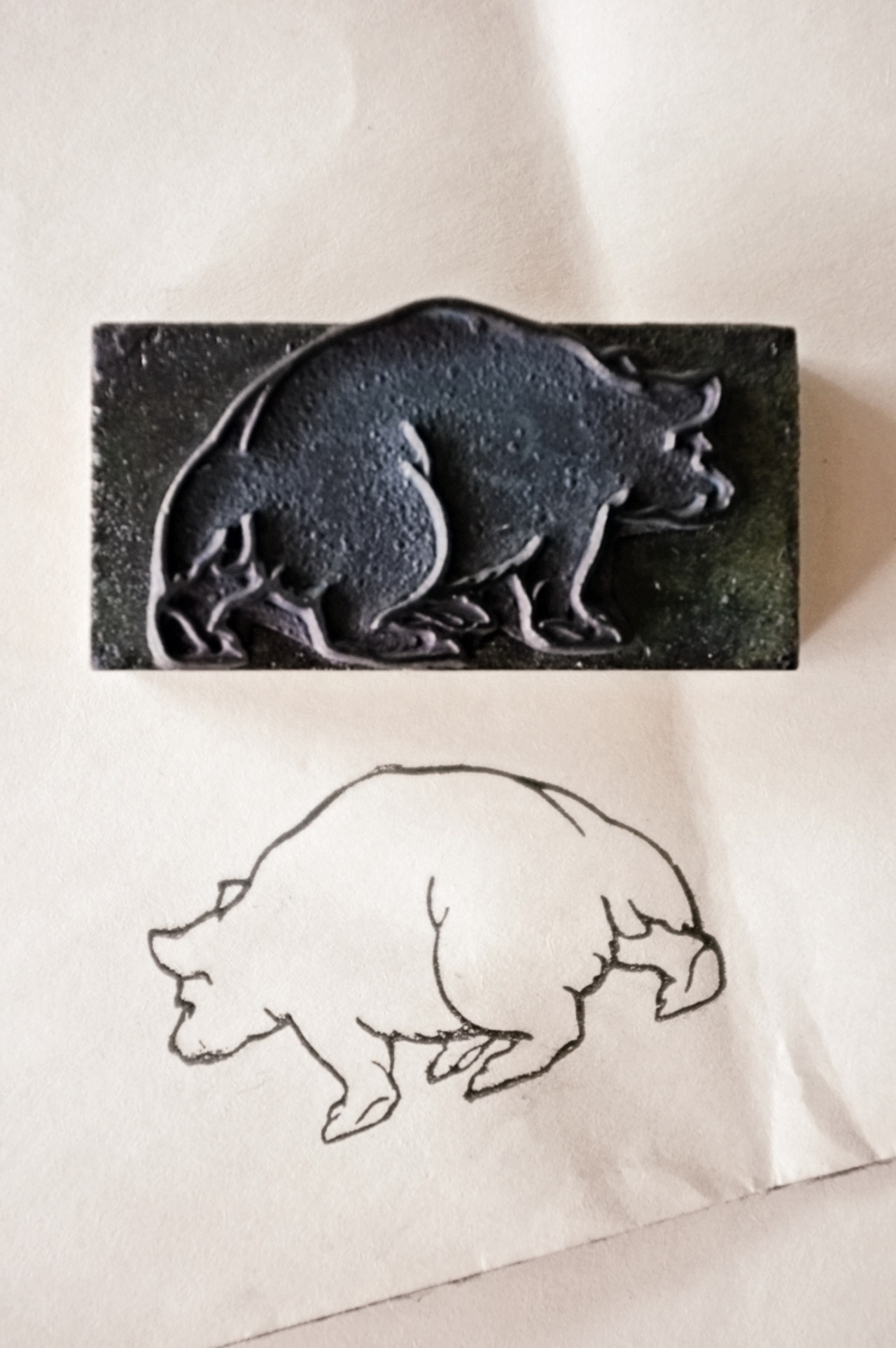 フランス 8c 大きなクマさんとメランコリーな木製スタンプ ヴィンテージ