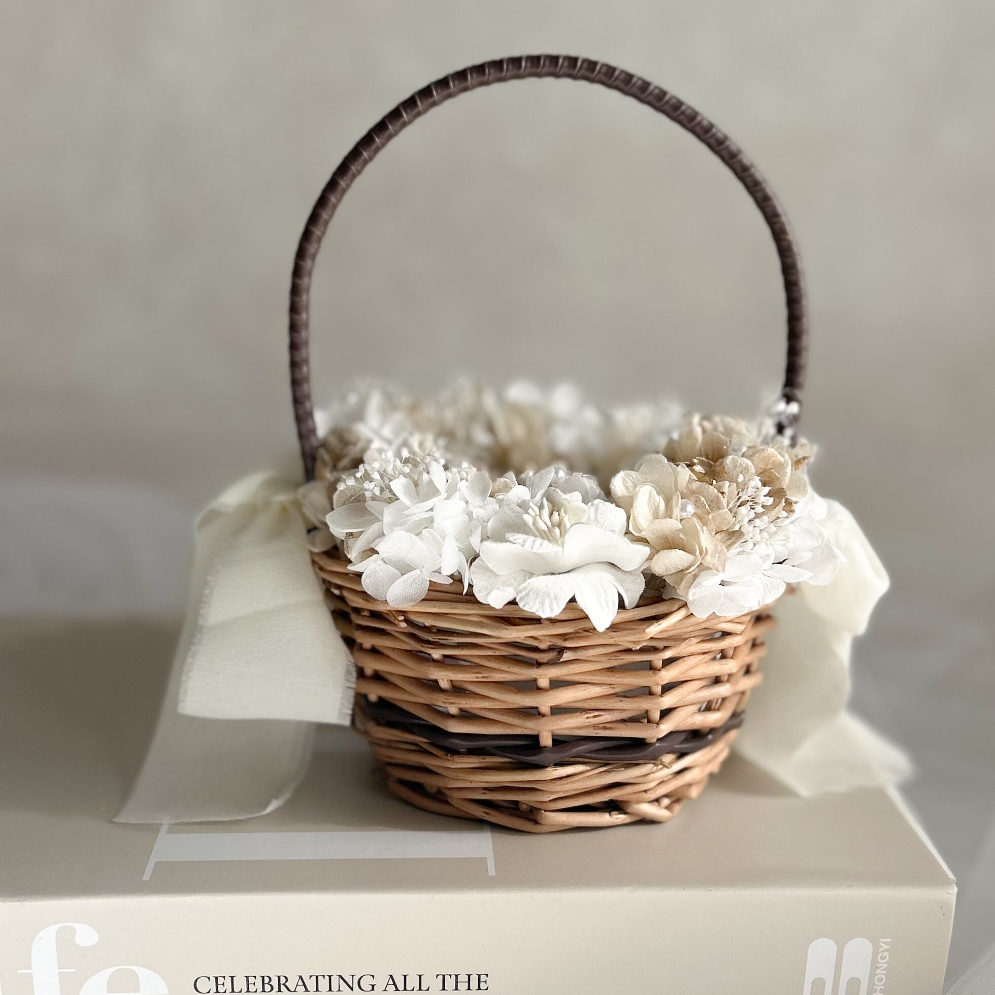 Circle beigegold ring pillow （brown）