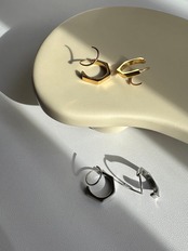 SS ホソネジリピアス