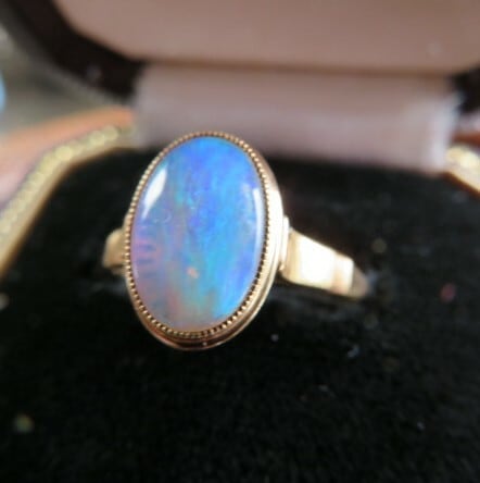 ヴィンテージ K18 光彩オパール覆輪留めリング