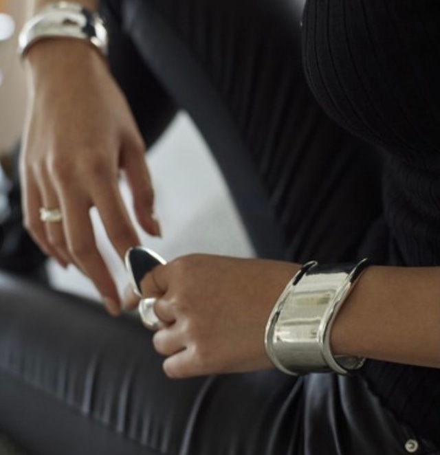 Nothing And Others【ナッシングアンドアザーズ】Wave bangle .