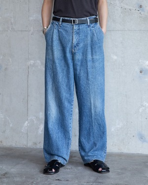 baggy denim tuck pants / From EUROPE