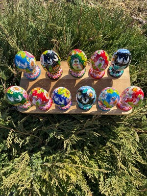 ペトリキウカ塗り　木製プィサンカ・スタンド一体型（イースター・エッグ）9cm（ホメンコ作）