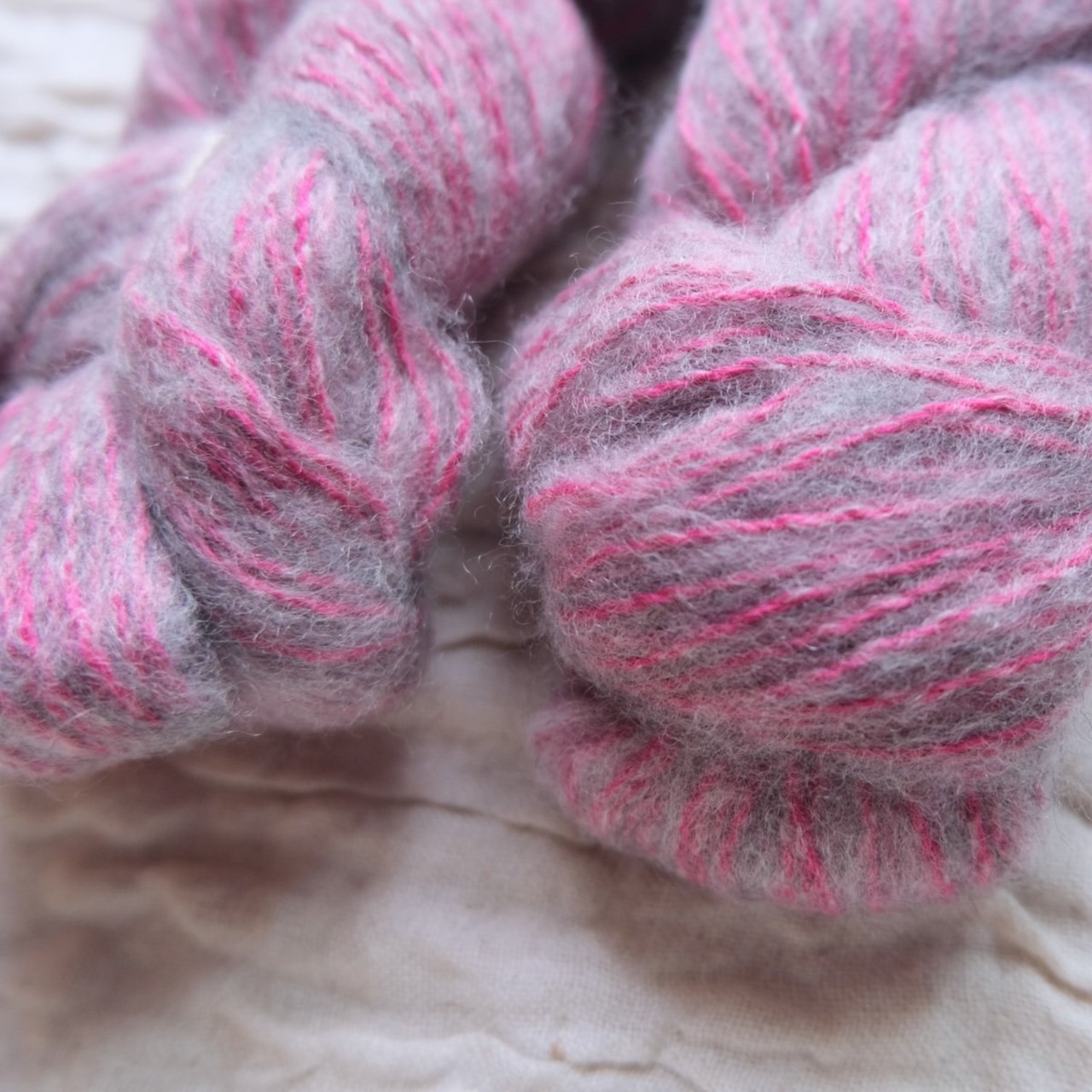 illimani 『FELI 』メリノ×カシミヤブークレ Worsted 50gかせ