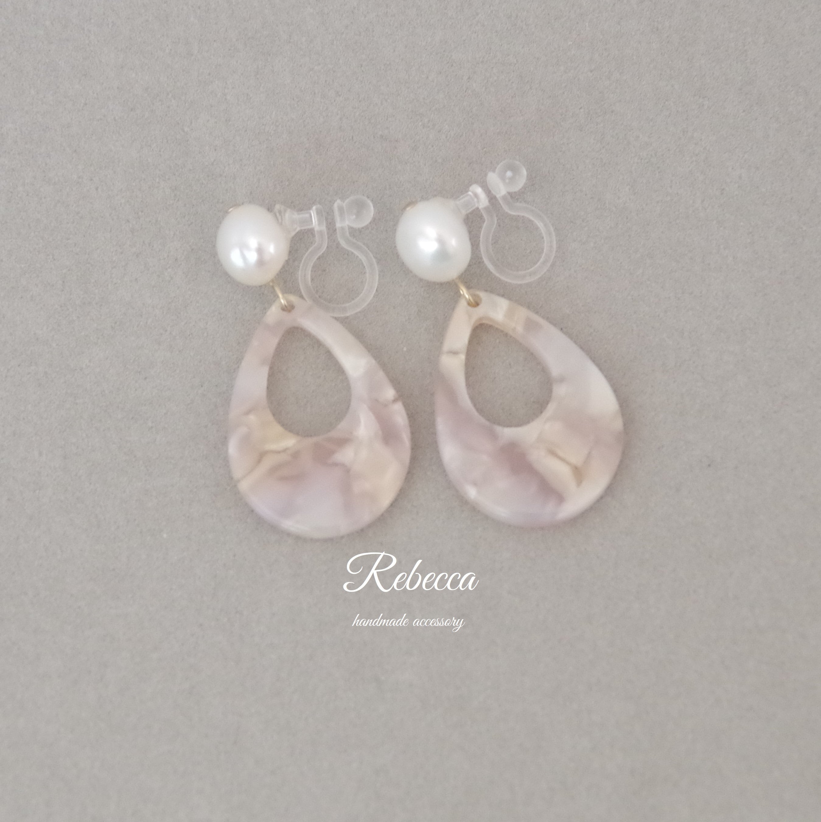 688 ぶどう～ つやつや✨ 淡水パールボールとスワロビーズ ピアス