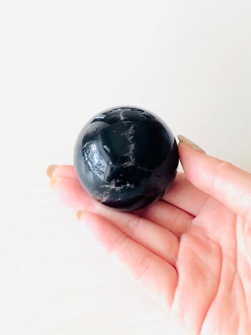 あなたを守る漆黒の盾！モリオン(黒水晶)の丸玉✴︎51mm