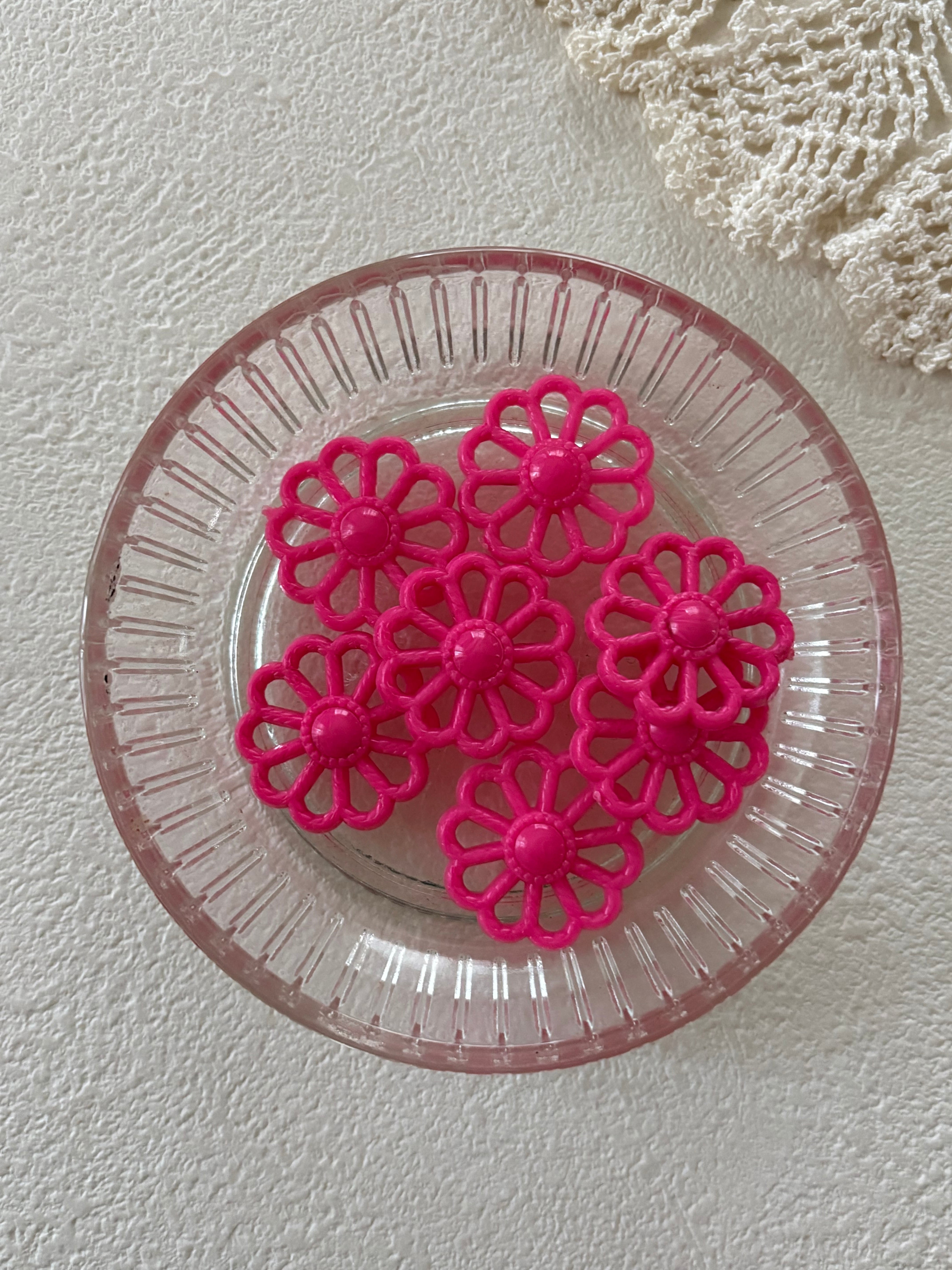 21mm フランスVintage ヴィンテージパーツ フラワー 透かし ピンク プラスチック チャーム アクセサリーパーツ デコレーション材