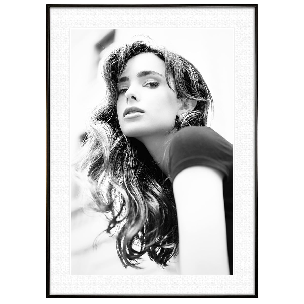 人物写真 ポーズをとる女性 インテリアアートフォト モノクロポスター額装 AS4354