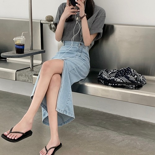 スカート デニムスカート 膝下 ミモレ ミモレ丈 タイト 細身 ハイウエスト デニム ブルーデニム かわいい 大人可愛い きれいめ シンプル カジュアル 大人 上品 おしゃれ お洒落 大人可愛い 大人女子 ガーリー 無地 春 夏 2021 20代 30代 女性用 ママ 女の子 学生 通学 デート お出かけ 女子会 お泊まり 休日 イベント リゾート 旅行 海 ガーデン レストラン 着回し 普段使い 重ね着 お揃い 双子 韓国 韓国系 オルチャン ファッション コーデ スタイル 楽ちん モテ