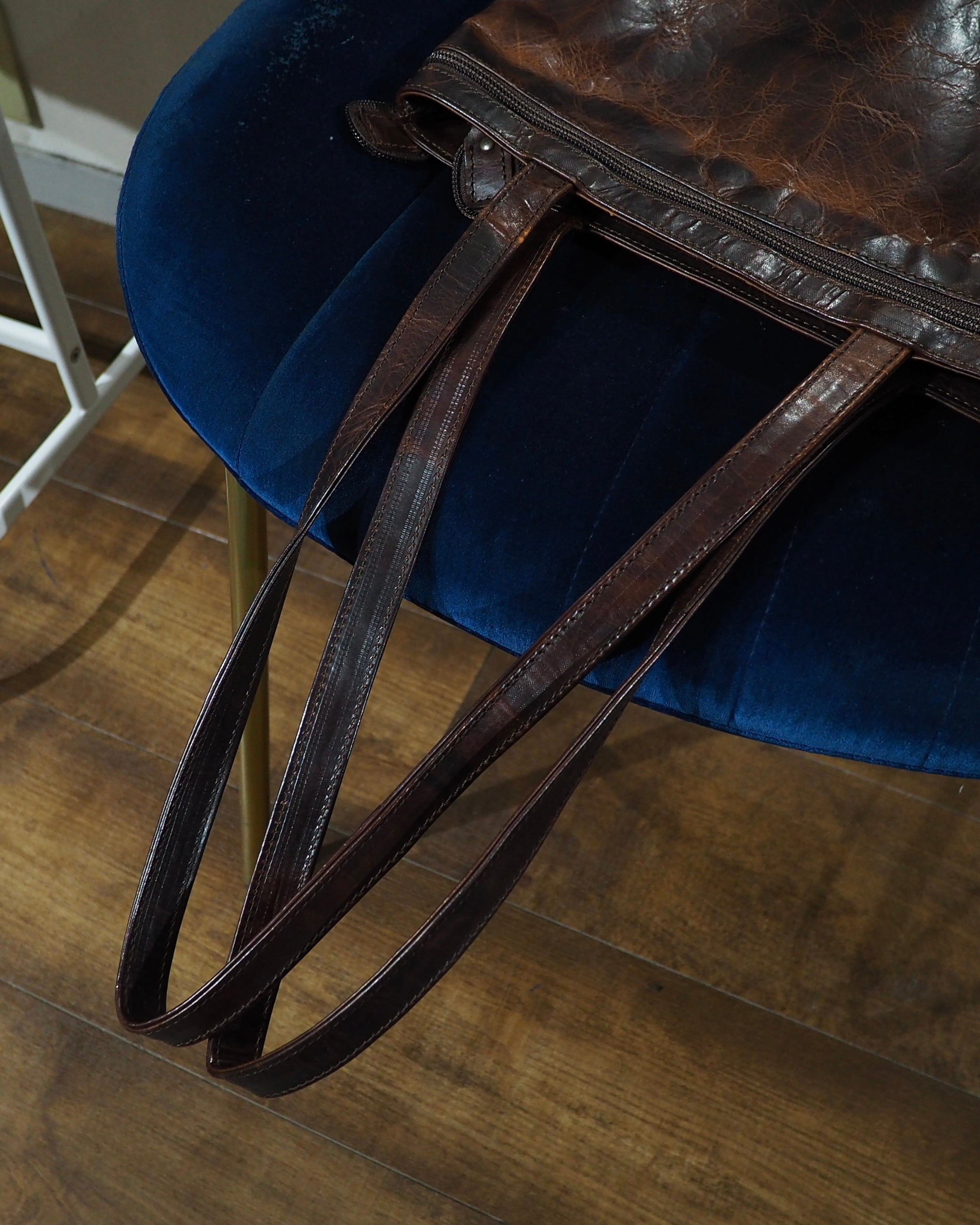 " DINNN " Three Continuing Zip Design Leather Hand Bag