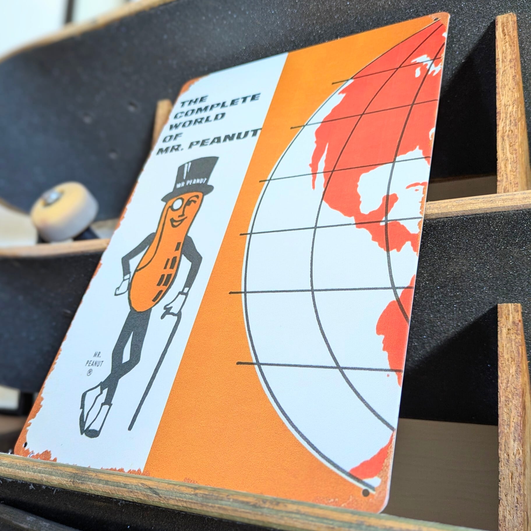 送料無料!ちょうどいいブリキ看板【 Mr.ピーナッツ / Planters 】 METAL SIGN / メタルサイン / ブリキ看板 / サインボード / ビンテージ加工 〚アメリカン雑貨 アメトイ〛