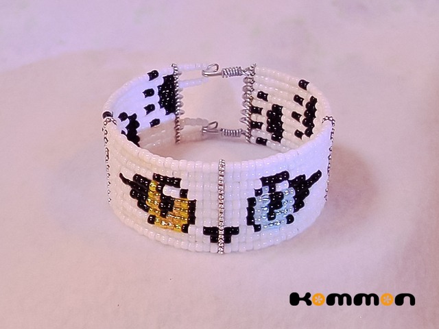 *オッドアイ猫のうでわ