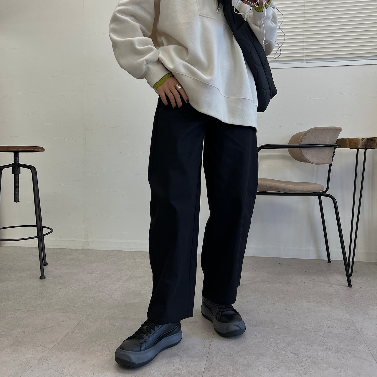 round silhouette twill pants