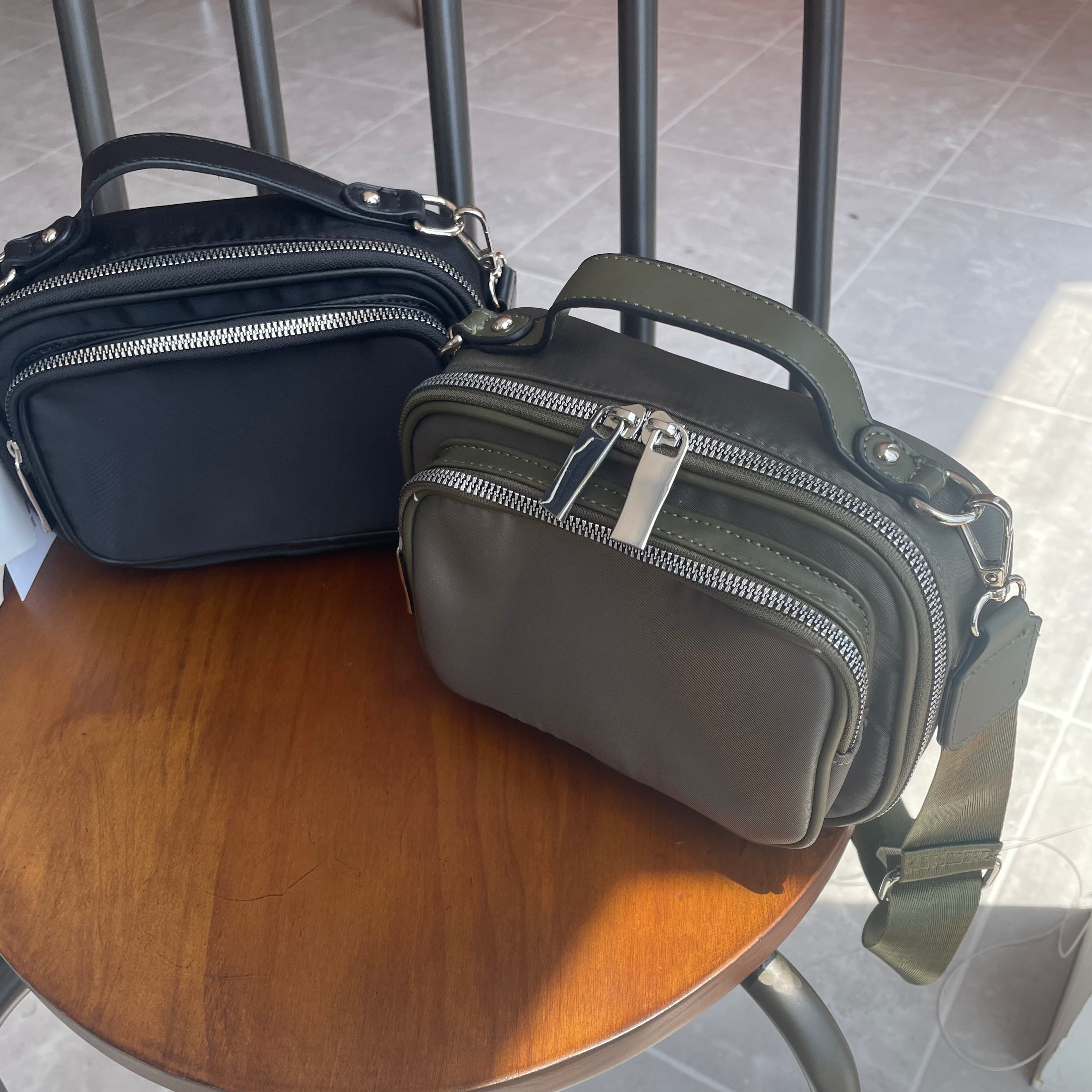 ナイロンショルダーバッグ