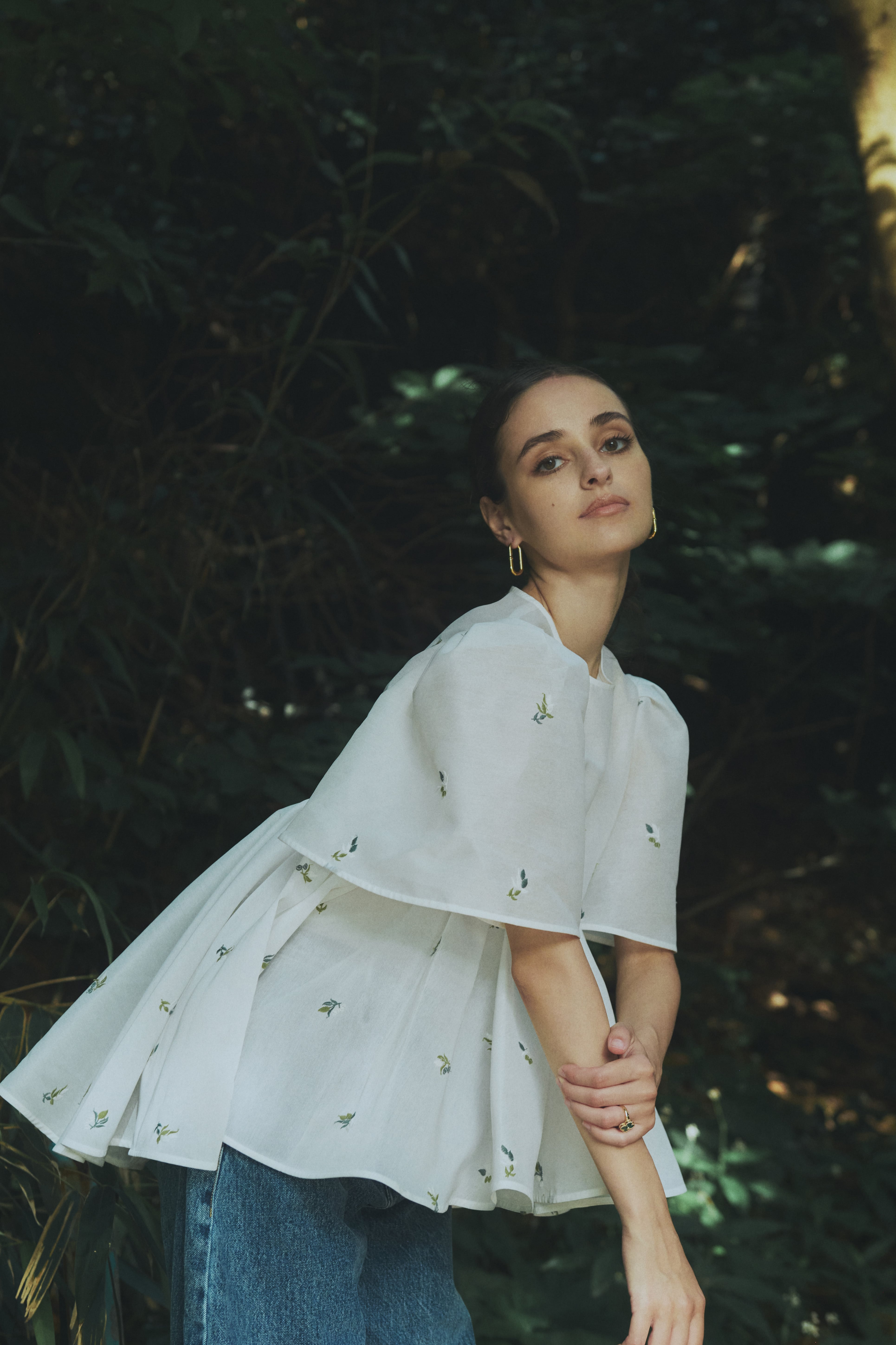 新品Bluelea Bellsleeve embroidery blouse 9/12(FRI)21:00-Bell sleeve embroidery blouse 9月中旬お届け