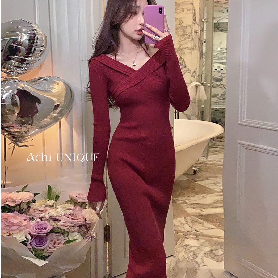 【新作】【送料無料】 ホワイト V ネックホルターネックニットドレス 2024 春と秋の女性のミッドレングスウエストロングスカートスリムフィットヒップスカート 0339917468619