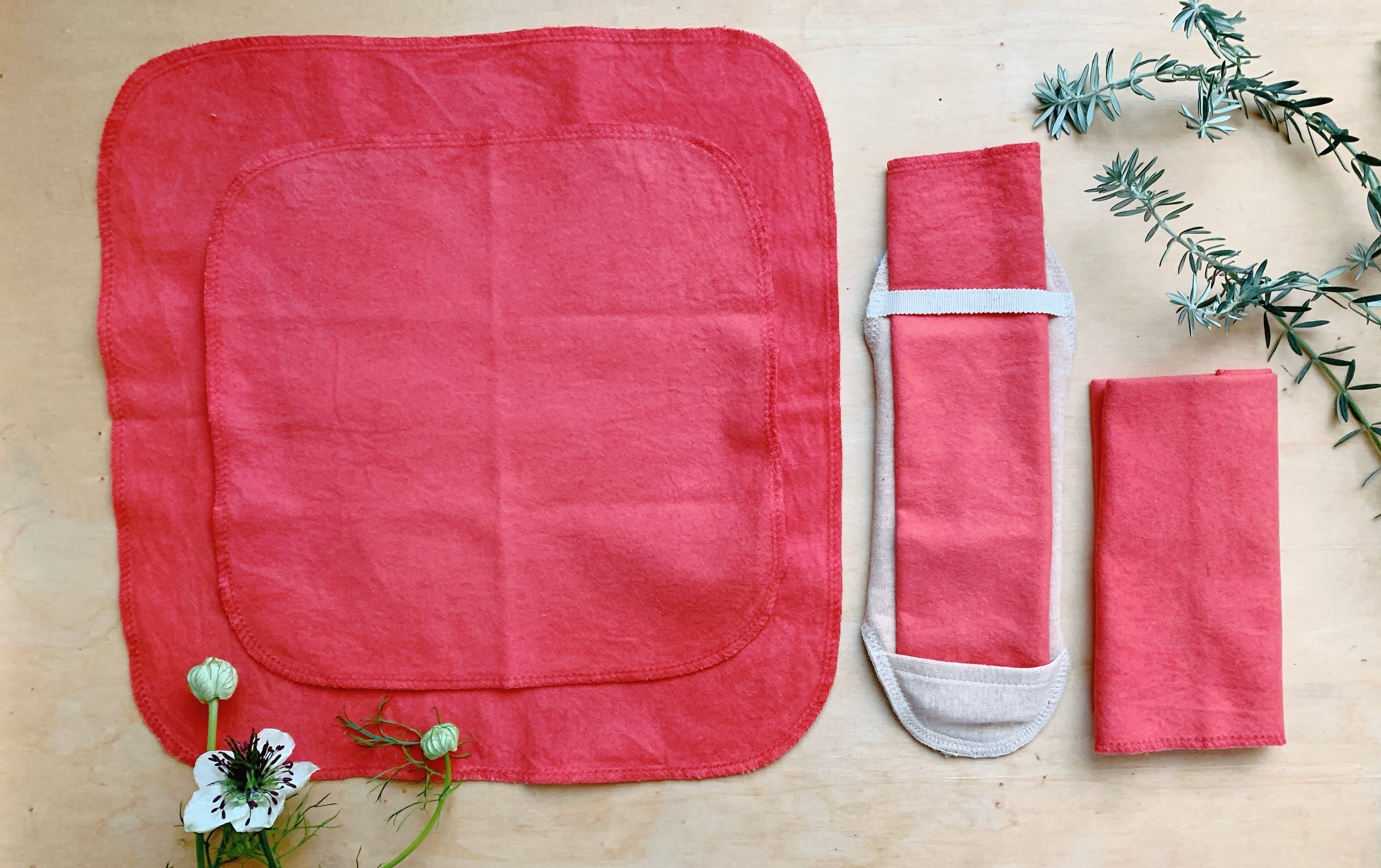 ハンカチタイプの茜染め布ナプキン　Lサイズ