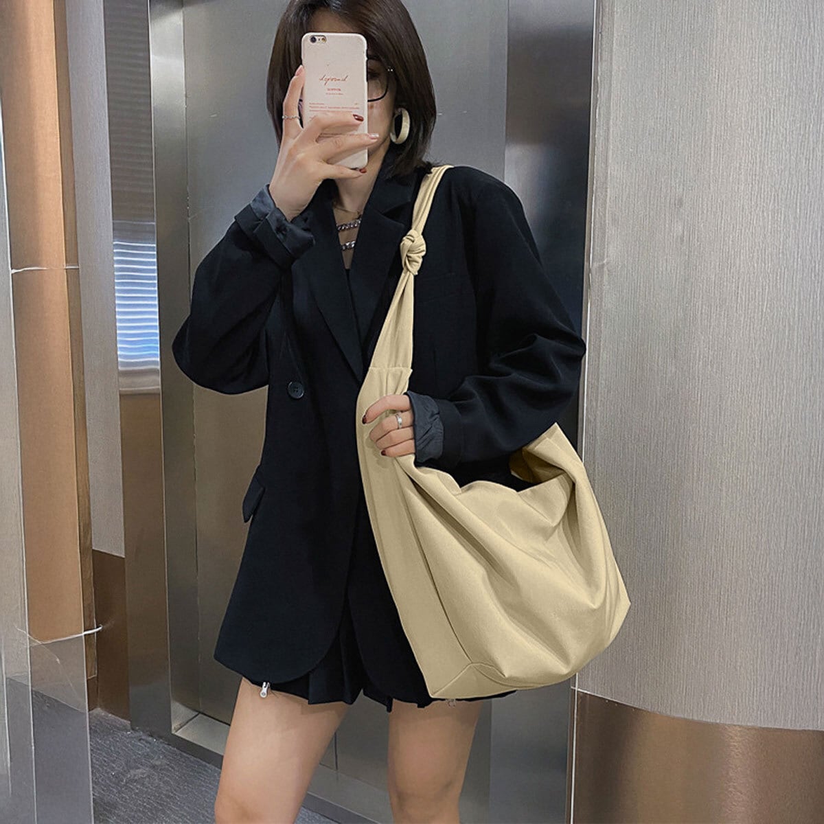 【希少デザイン】 Y's ショルダーバッグ 三日月型 レザー 黒 A4収納 希少デザイン】 Y's ショルダーバッグ 三日月型 レザー 黒 A4収納