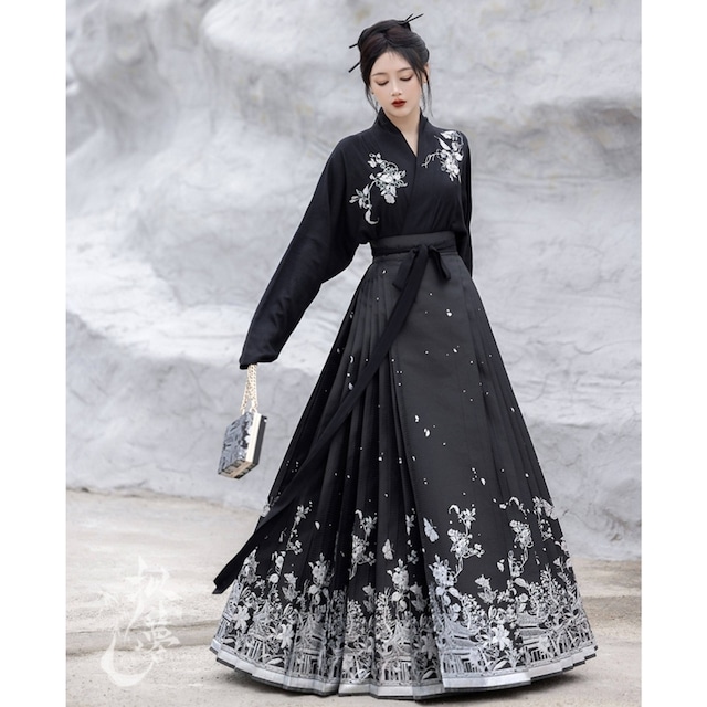 中華ゴシック 花蝶刺繍 プリーツロングスカート 和モダン ブラック