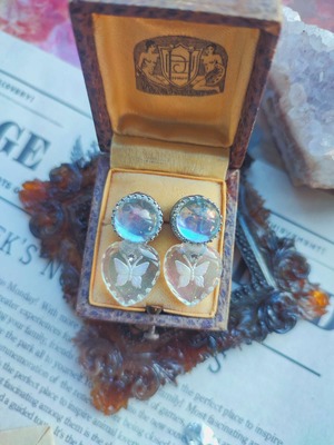 【BUTTERFLY SWAY SUN LIT DROP EARRING／（XX408） 】