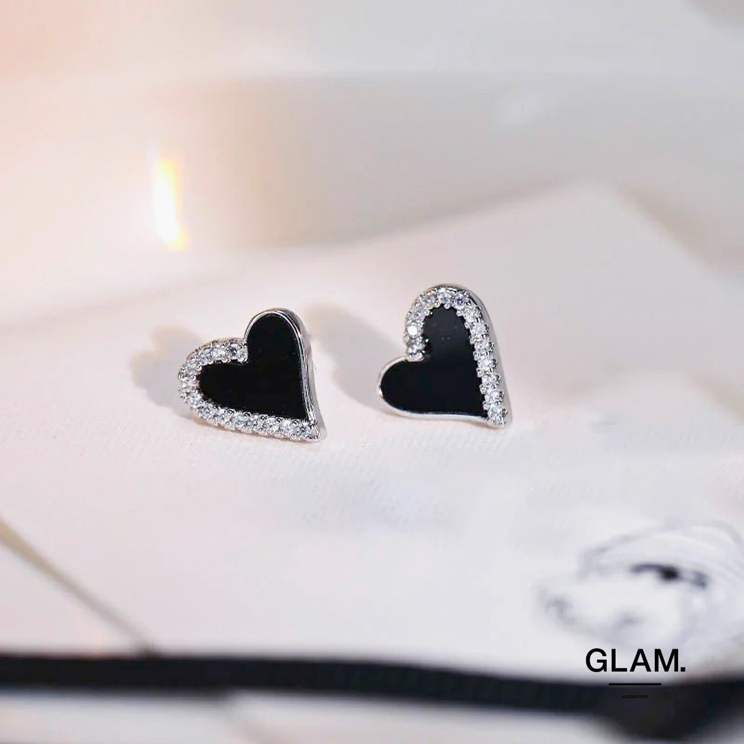 ATOMIC アトミック スキーブーツ 23.5cm 可愛く優雅で自然な雰囲気に ピアス ハート ジルコニア スターリング