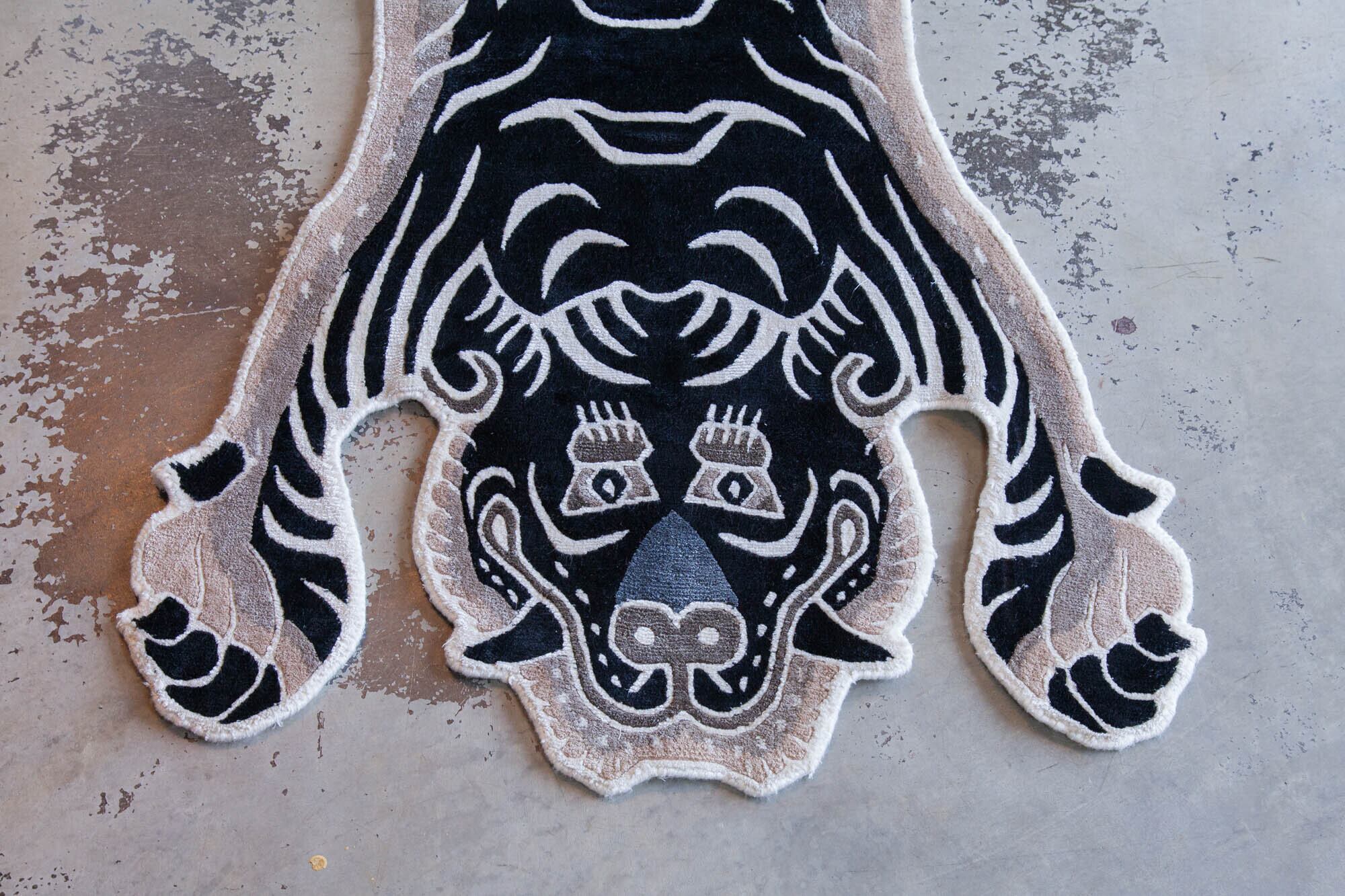 Tibetan Tiger Rug 《Mサイズ•シルク•オリジナル•モノクロバージョン