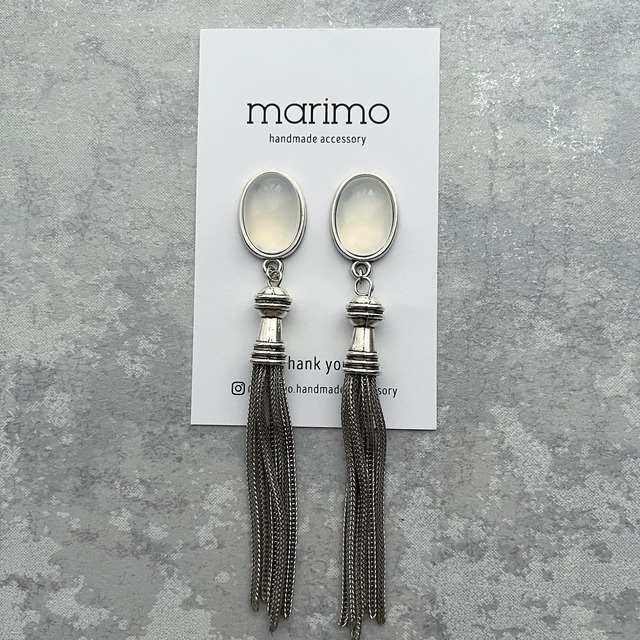 シルバータッセル 金属タッセル カボション ピアス/イヤリングスモークホワイト ブラック グリーン オレンジ| marimo-モノトーンカラーのハンドメイドピアス・アクセサリー