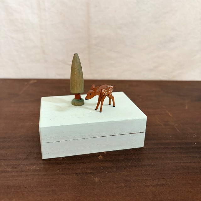 tsuitachiの木箱・木製の小鹿と木