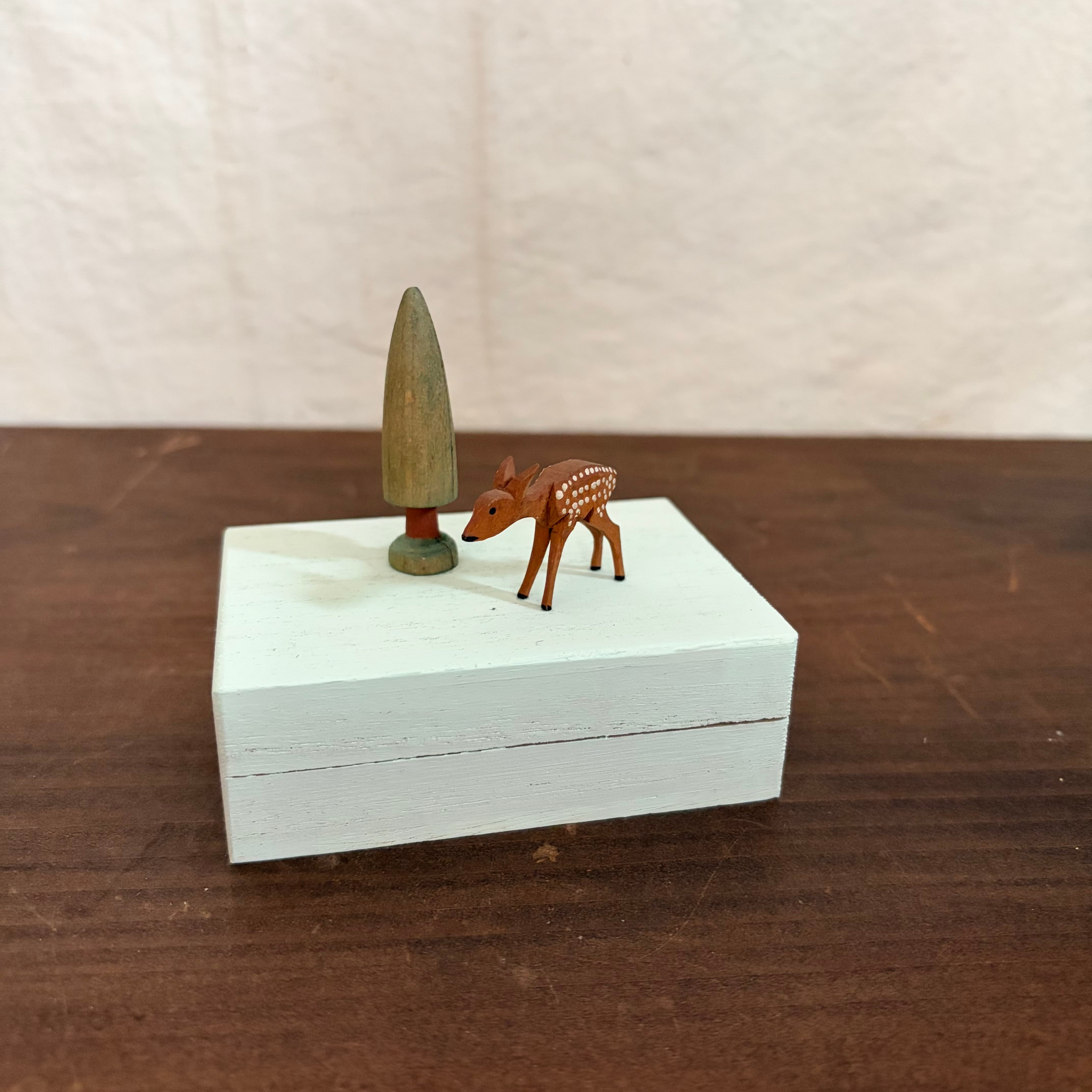 tsuitachiの木箱・木製の小鹿と木