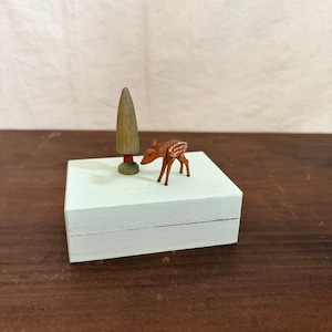 tsuitachiの木箱・木製の小鹿と木