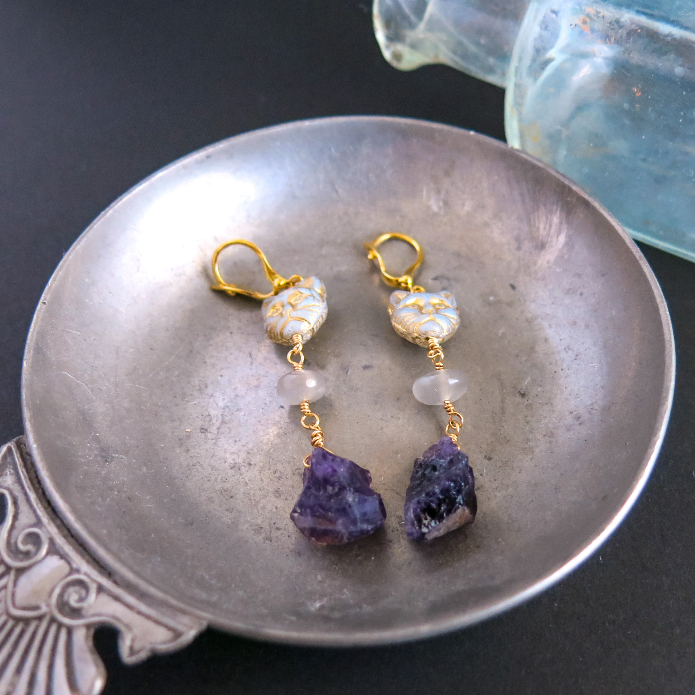 ムーンストーン×原石アメジストのねこピアス