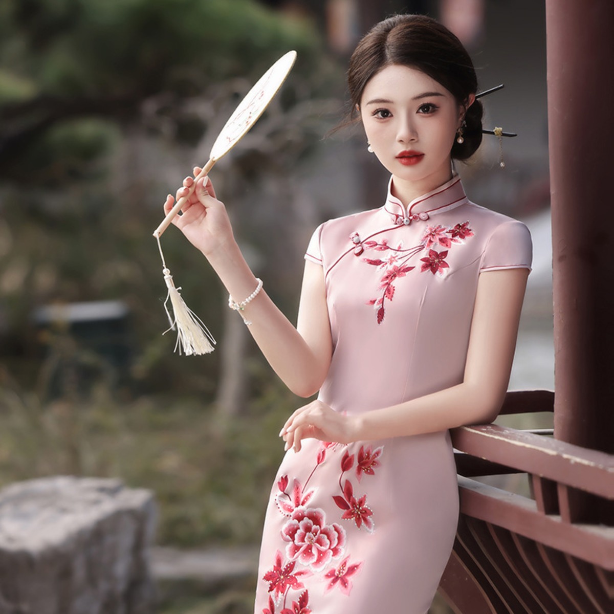 刺繍 チャイナドレス 花柄 半袖 チャイナ服 改良型チャイナドレス 綺麗  