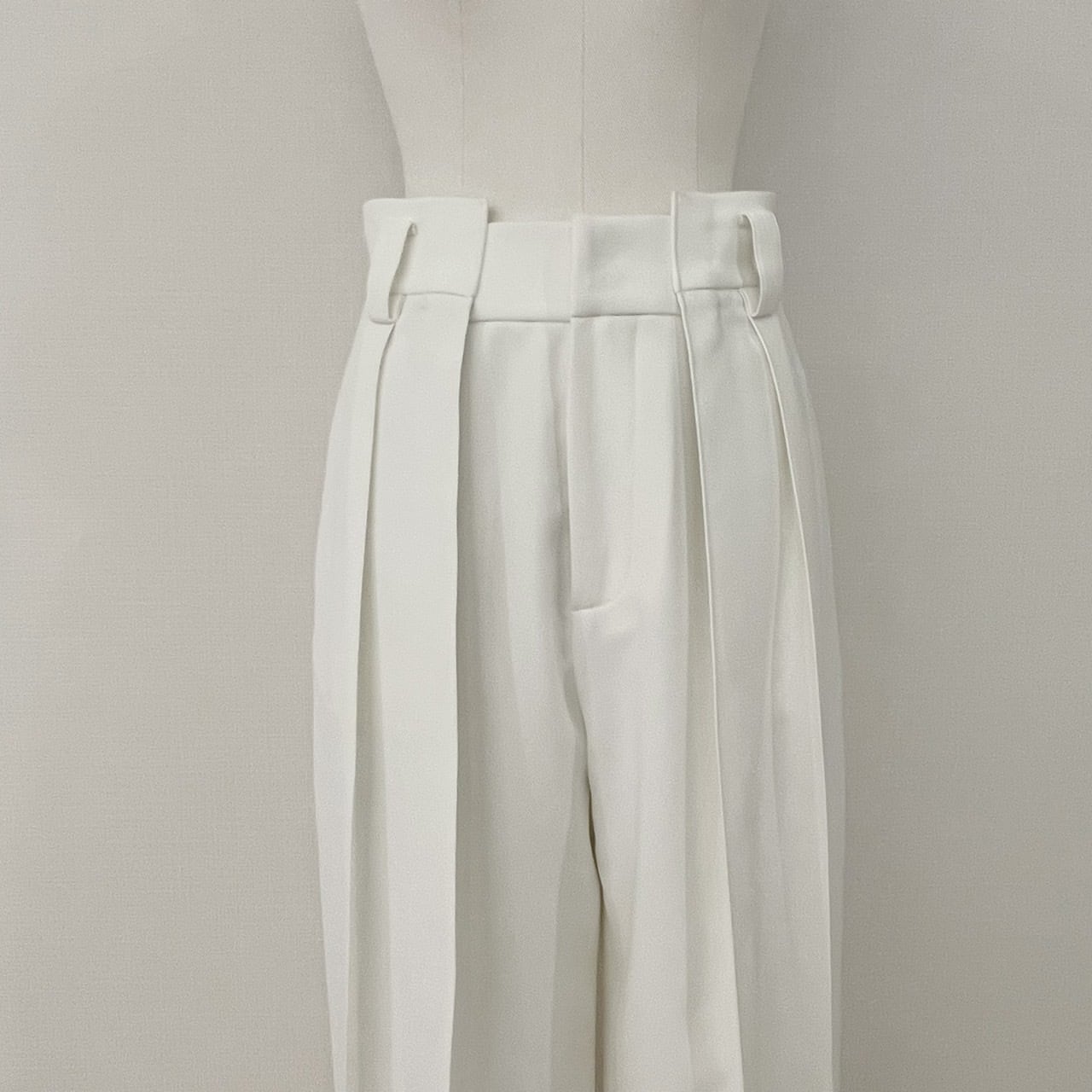 ハイウエストタックワイドパンツ Lara ホワイト | Cygne｜ワイドパンツ  