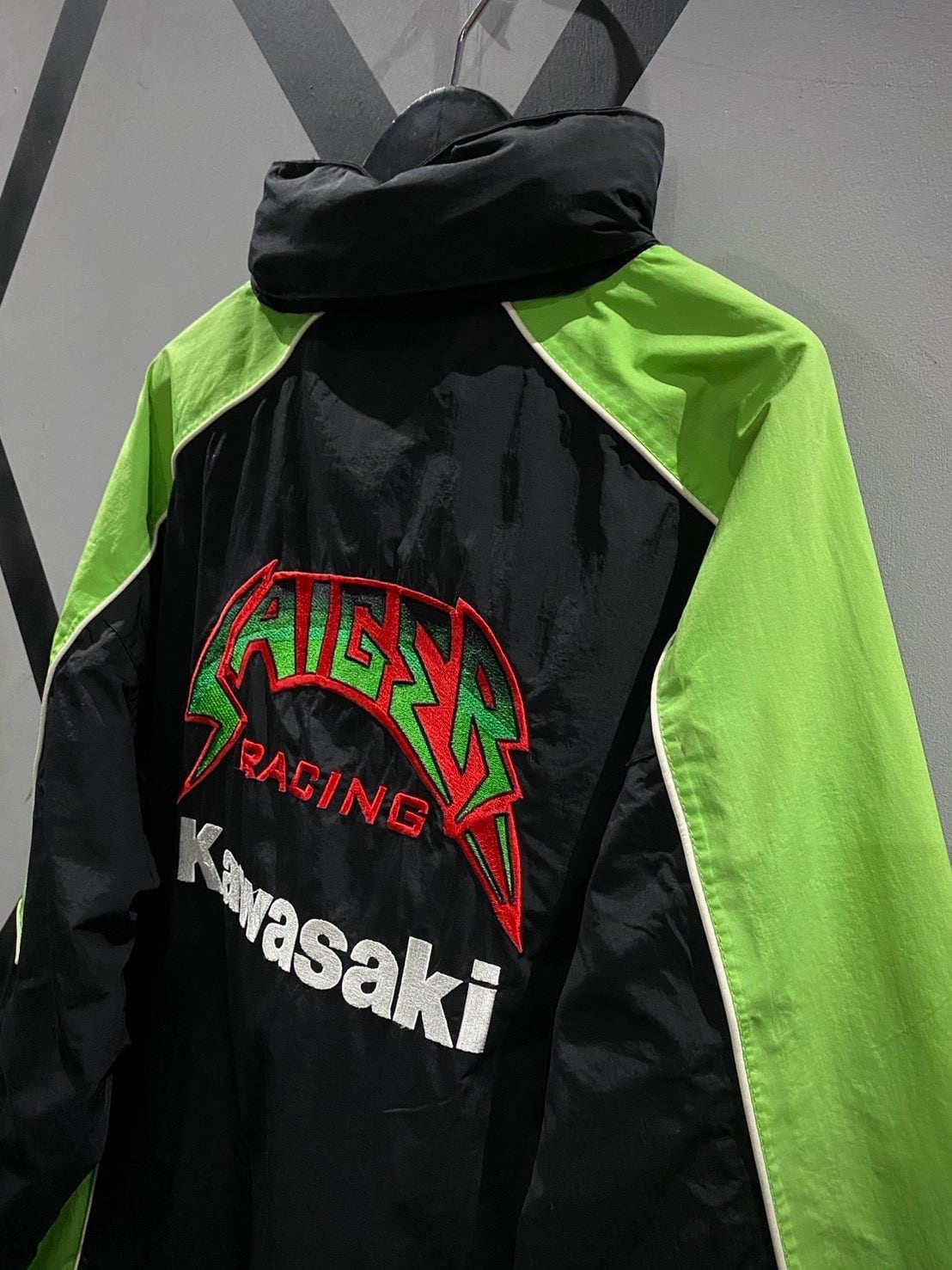 X VINTAGE】“KAWASAKI” Logo Embroidery Loose Hooded Nylon Jacket