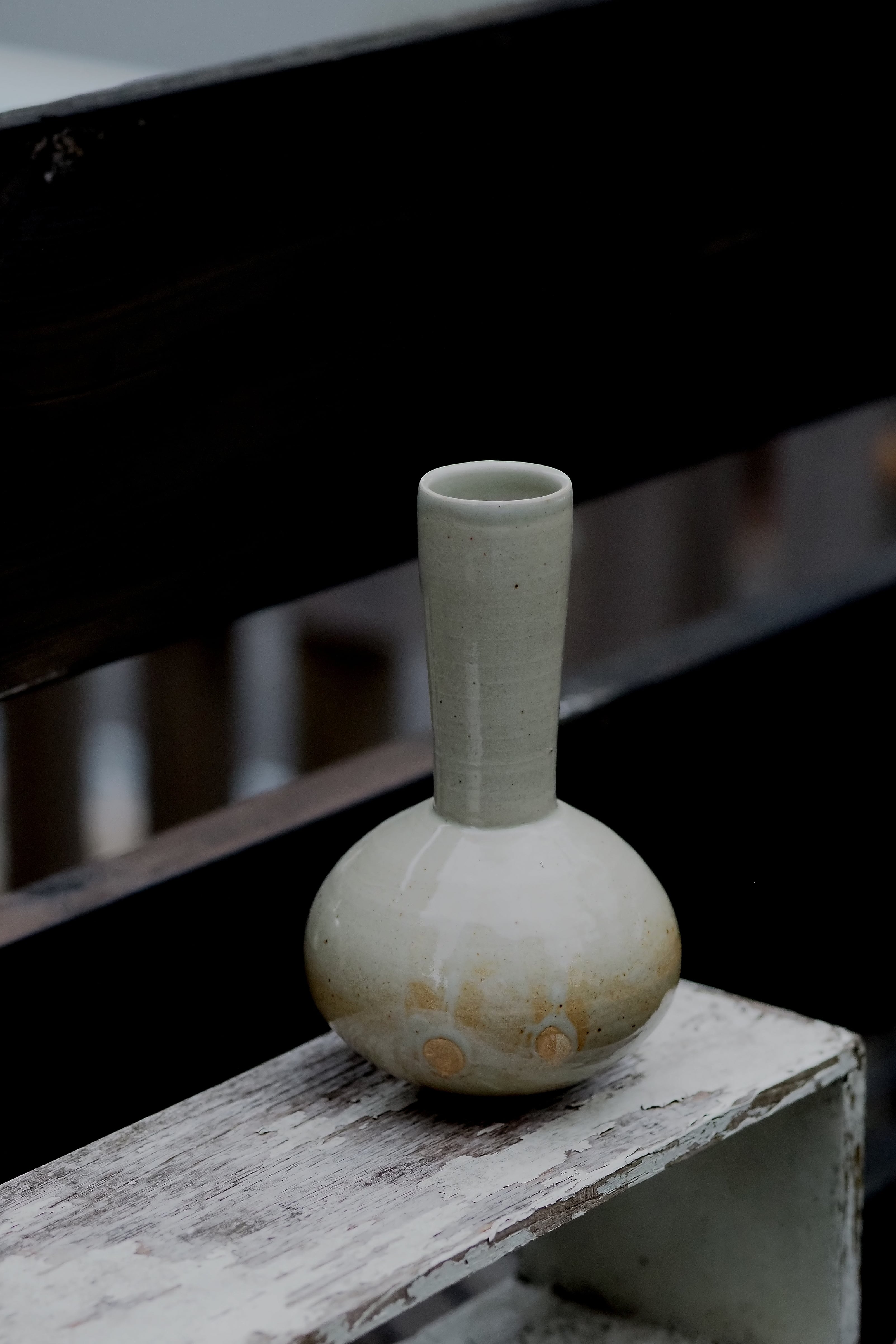 伊藤環 24. 柞灰須恵型花入 | 陶屋なづな