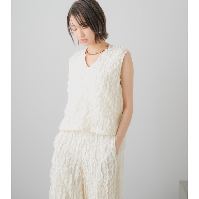 シフォンフリルノースリブラウス