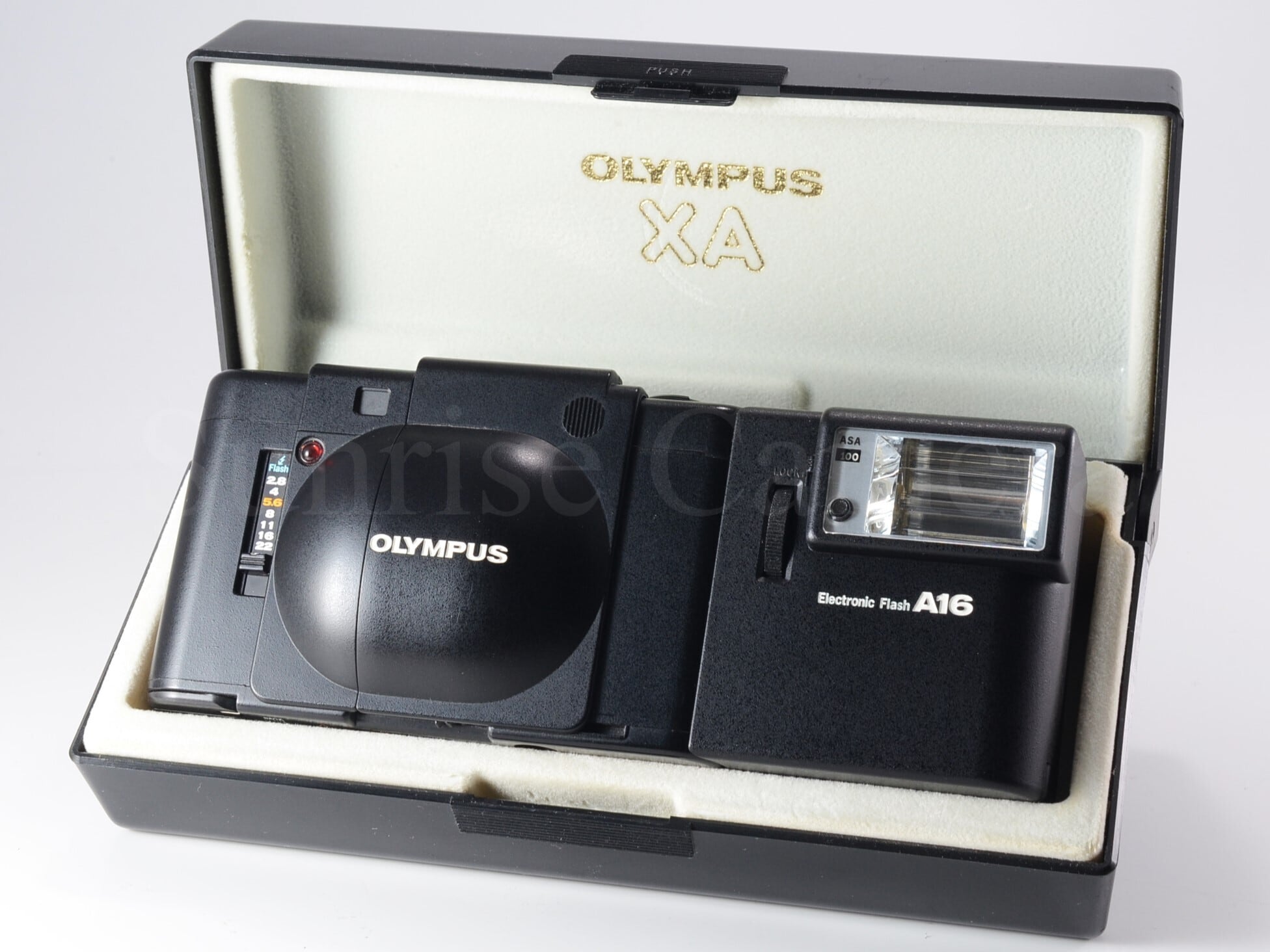 OLYMPUS XA /XA / F.Zuiko 35mm F2.8 A16 ケース付 オリンパス（61468