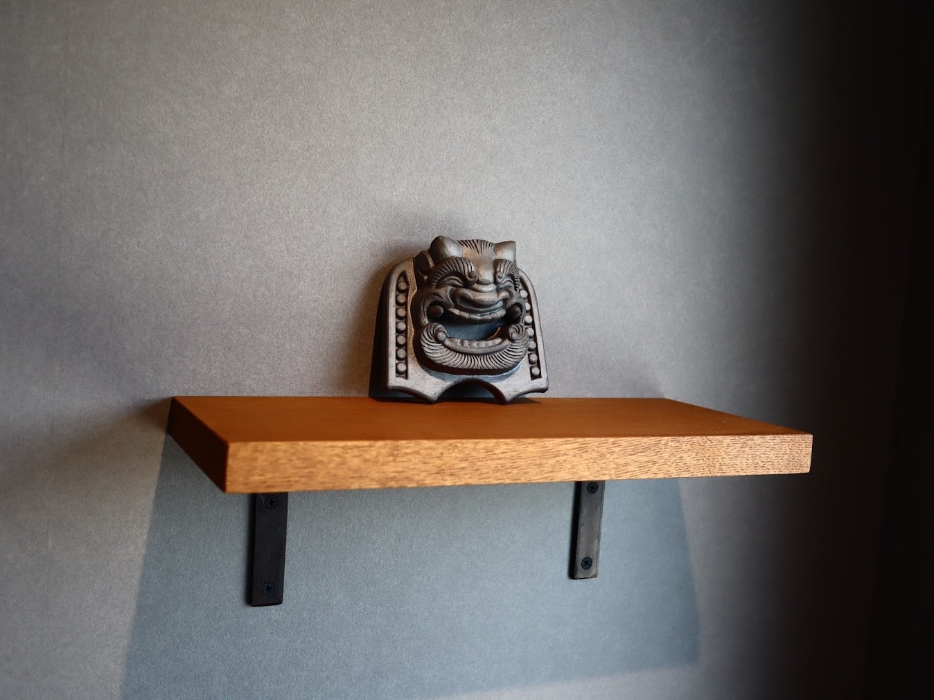 卓上鬼面 ＜ 笑 ＞ | 長澤瓦商店 -nagasawa _shimizu kawara-｜女性鬼