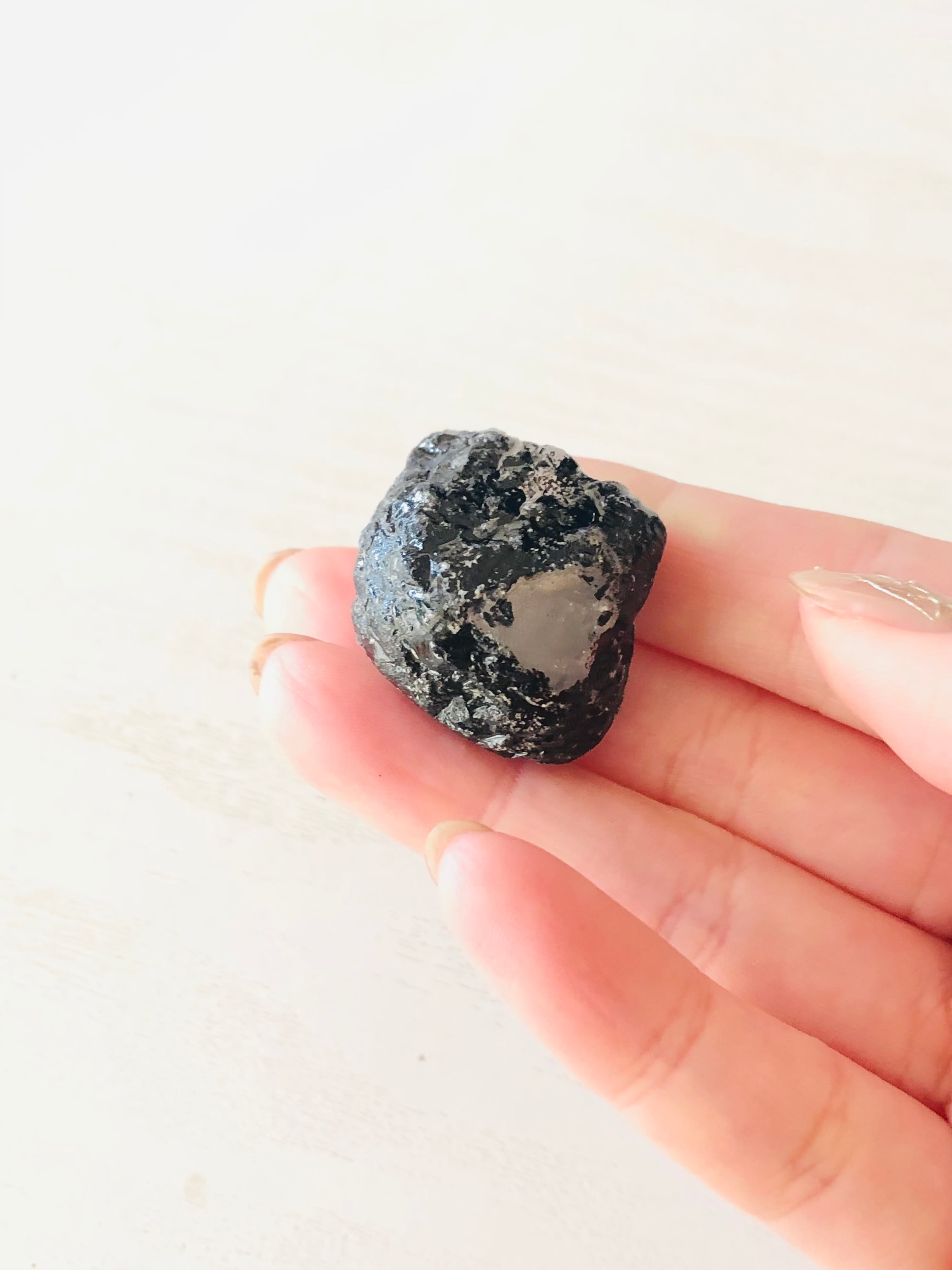 幸運を呼び込む✴︎レインボームーンストーン原石① | 虹色の星