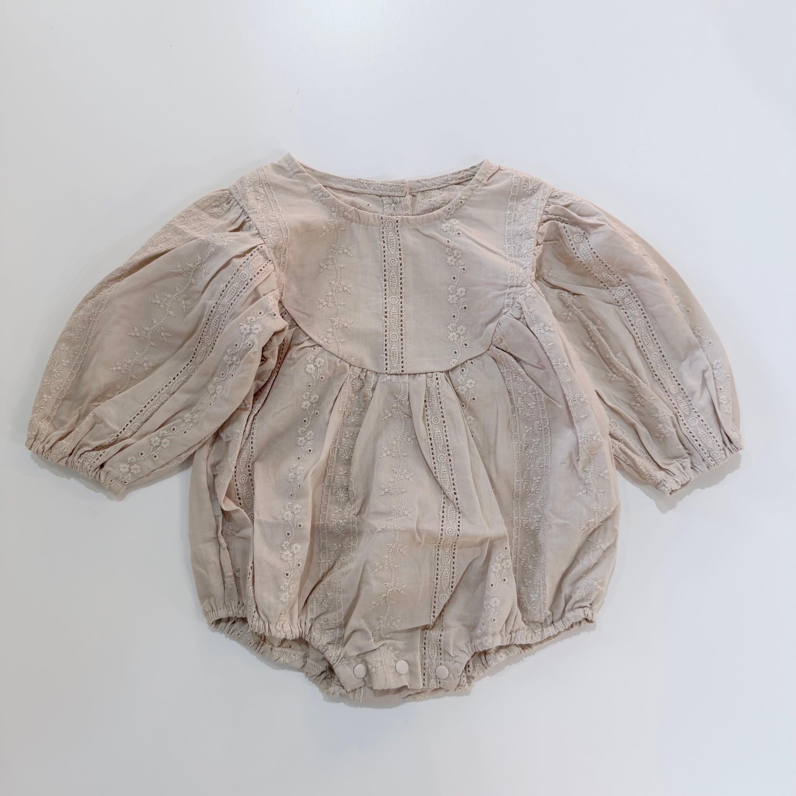 長袖レースロンパース