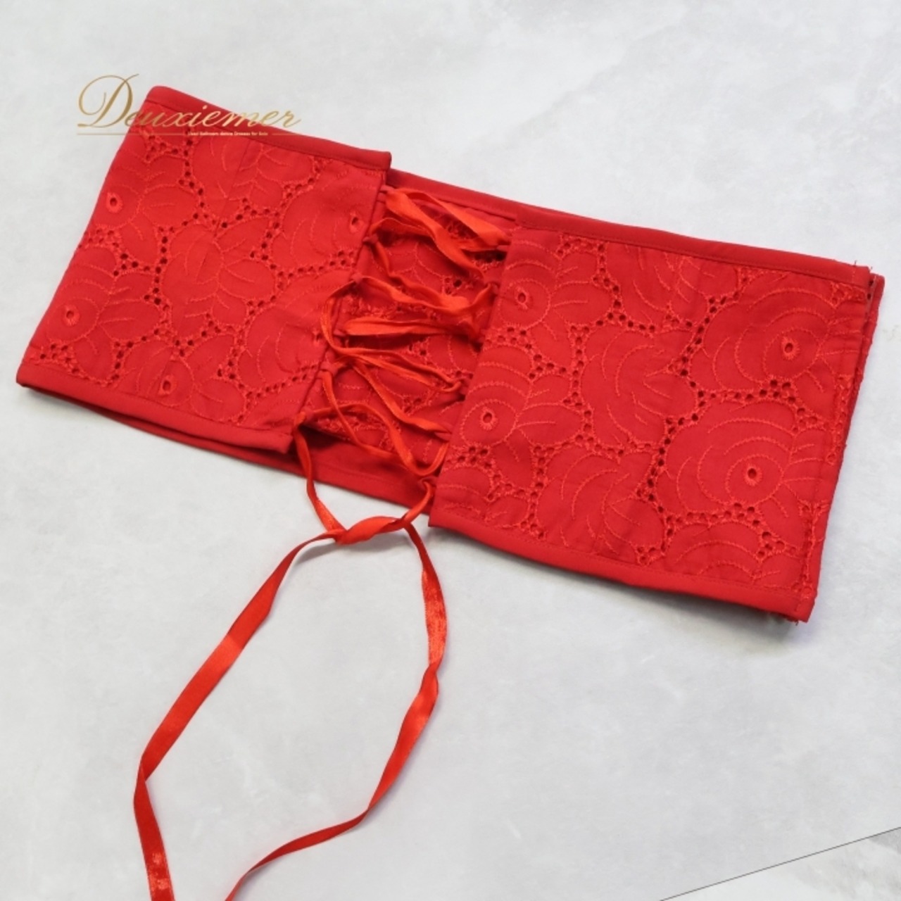 フラメンコ 衣装 ソニアジョーンズ SONIA JOHNES ベルト コルセットベルト サッシュベルト 赤 レッド系 レース リボン 編み上げ ダンス 小物 装飾 フォーマル ステージ衣装 アクセサリー レディース ファッション 衣装小物 おしゃれ ダンスウェア 綺麗 可愛い 赤系